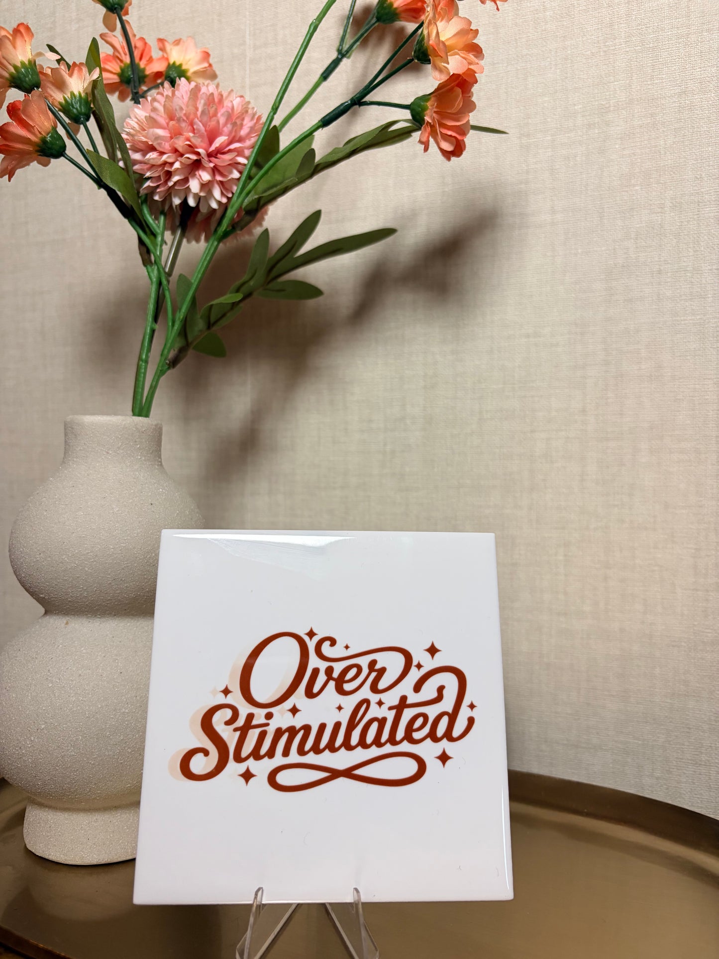 Tegeltje “overstimulated''
